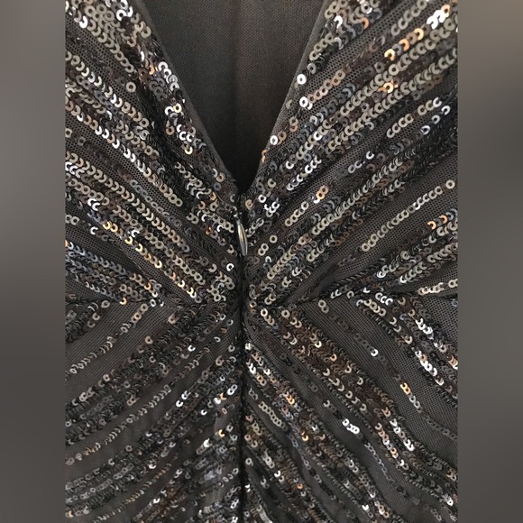 NWT! Gorgeous GB Black Sequin VNeck Floor Length Gown with Leg Opening Size Med - Picture 5 of 14